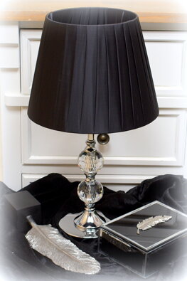 Lampa čierna zo sklenenými guľami 
