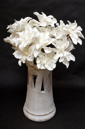 Kvet dekoračný biely