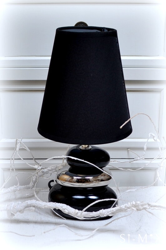 Čierna lampa menšia