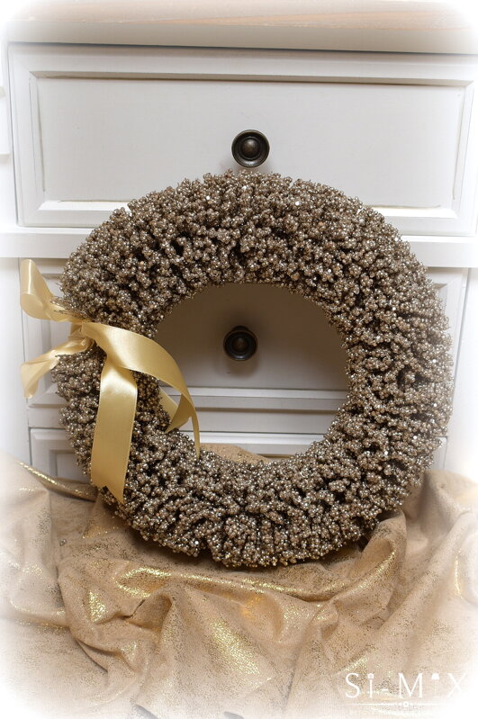 Veniec umelý celozlatý 32 cm