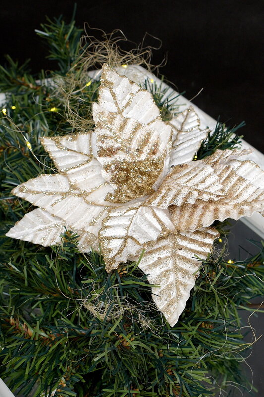 Vianočná ozdoba kvet/bielo zlatá