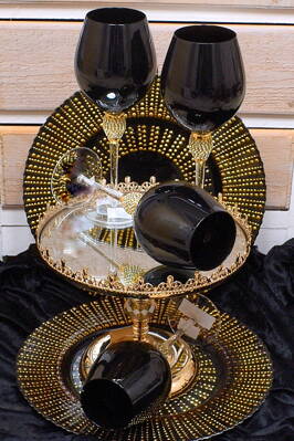 Set čierno - zlaté sklené vínové poháre 
